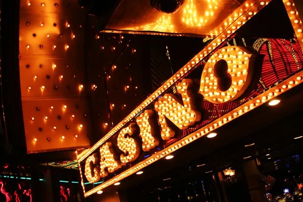Winning spin outcome and payout display